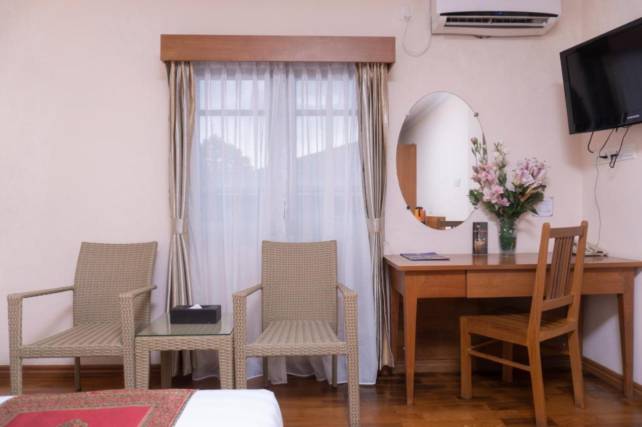 Hotel Sidney Yangon Extérieur photo