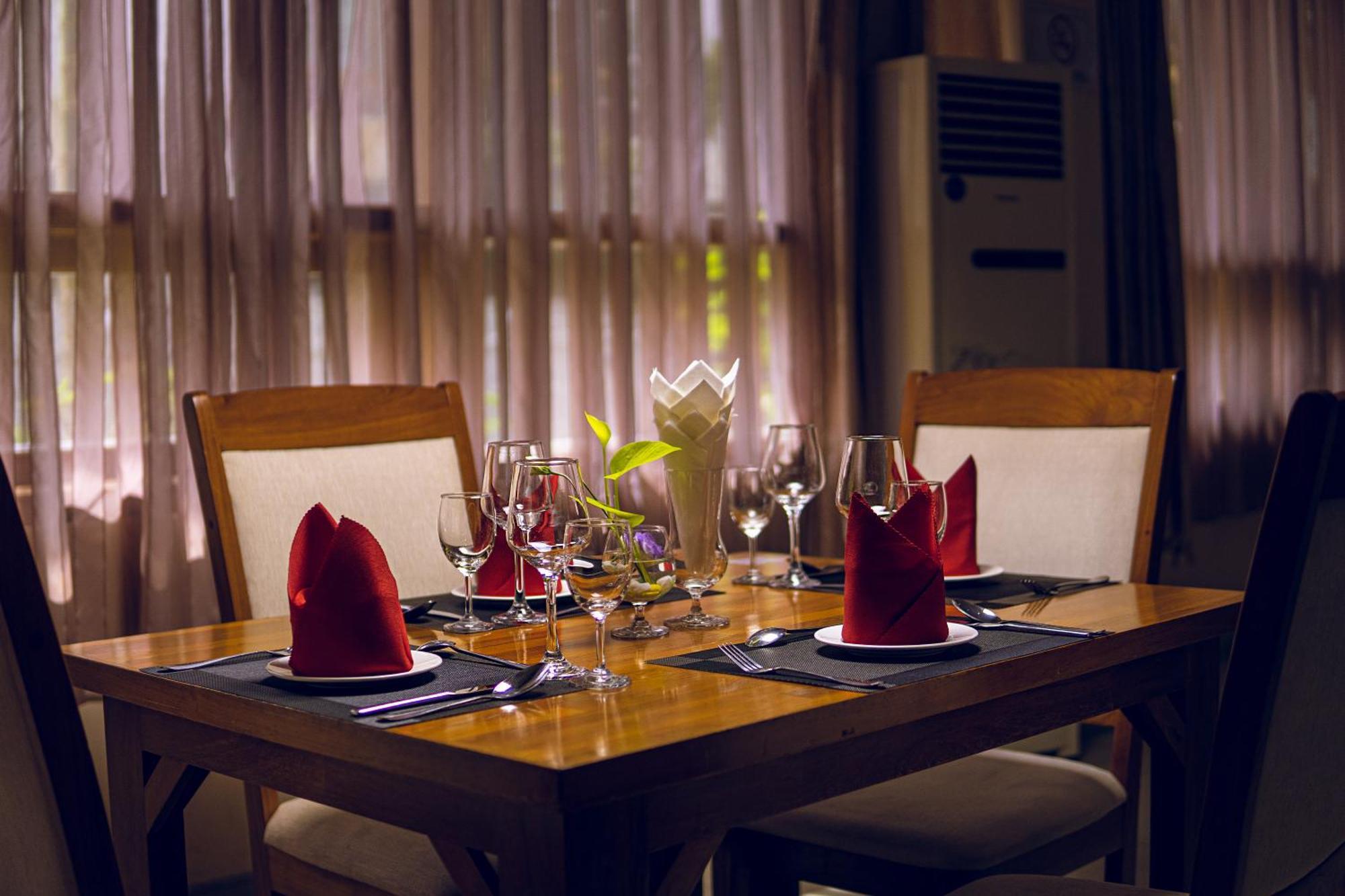 Hotel Sidney Yangon Extérieur photo