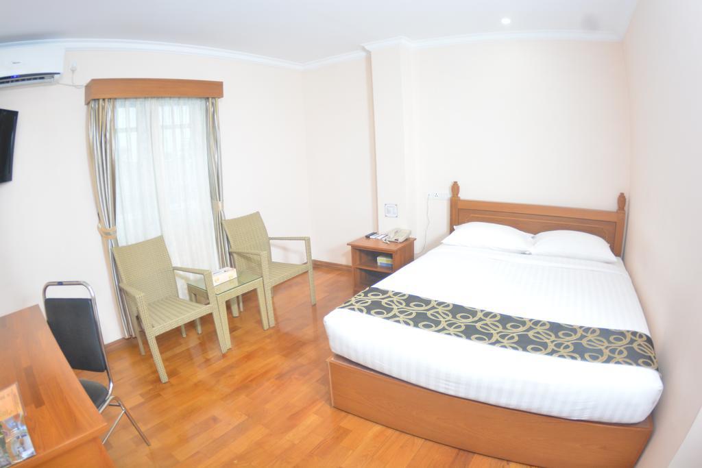 Hotel Sidney Yangon Extérieur photo